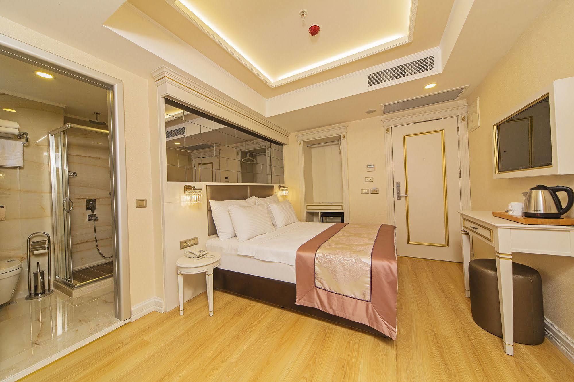 グランド ナキ ホテル イスタンブール エクステリア 写真